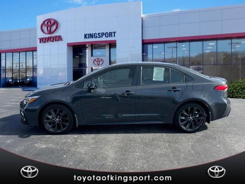 Certified 2025 Toyota Corolla SE w/ SE Premium Package image 2