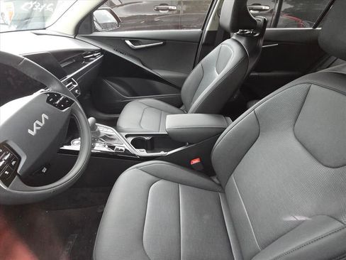 Certified 2026 Kia Niro FWD image 6