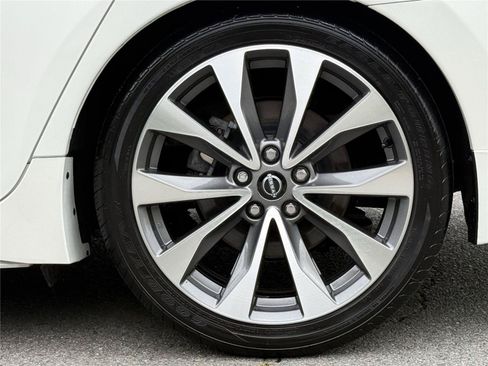 Used 2023 Nissan Maxima Platinum w/ Sport Mat Group FWD image 31
