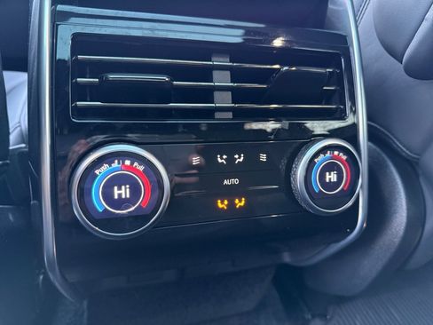 Certified 2023 Land Rover Range Rover SE image 33