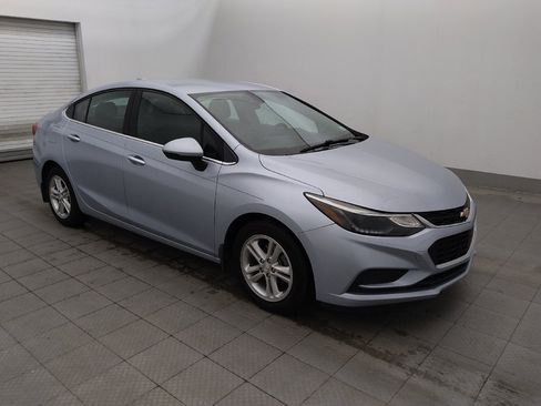 Used 2018 Chevrolet Cruze LT w/ Convenience Package FWD image 11