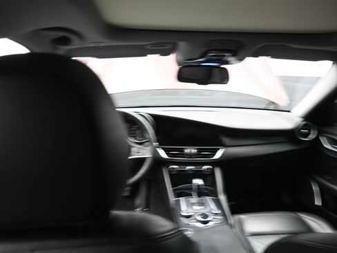 Used 2019 Alfa Romeo Giulia RWD image 15