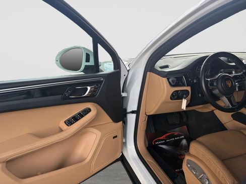 Used 2017 Porsche Macan AWD/4WD image 11