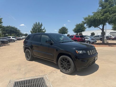 Used 2018 Jeep Grand Cherokee Altitude RWD image 7