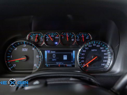 Used 2020 Chevrolet Suburban LT w/ Luxury Package AWD/4WD image 16