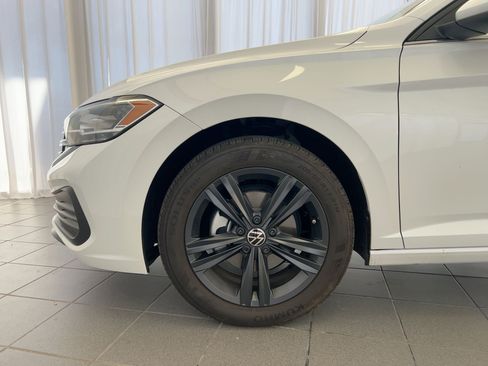 Certified 2024 Volkswagen Jetta SE image 12