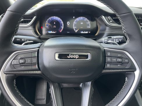 New 2025 Jeep Grand Cherokee Altitude image 39