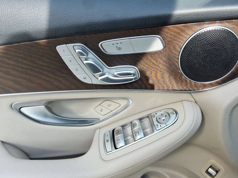 Used 2019 Mercedes-Benz GLC 300 4MATIC image 21