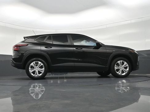 Used 2024 Chevrolet Trax LS FWD image 31