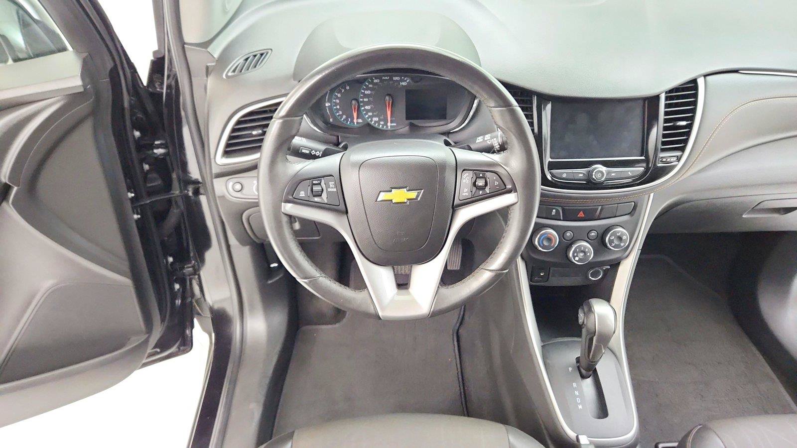 Used 2022 Chevrolet Trax LT w/ LT Convenience Package AWD/4WD image 18
