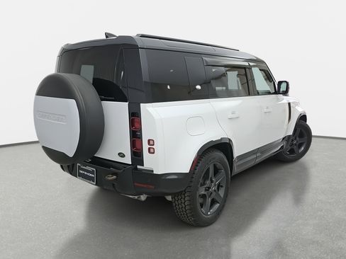 Certified 2022 Land Rover Defender 110 X-Dynamic SE image 5