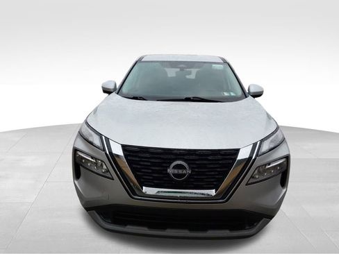 Used 2023 Nissan Rogue SV image 3