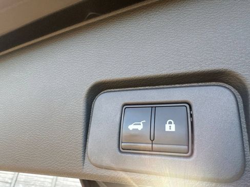 Used 2024 Nissan Rogue SV w/ SV Premium Package FWD image 31