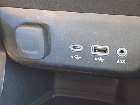 Used 2022 Chevrolet TrailBlazer LT w/ Convenience Package image 9