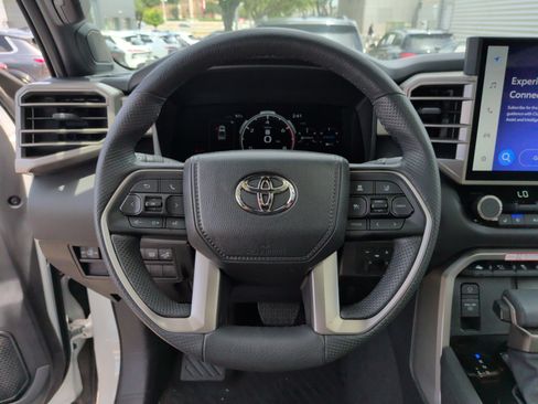 Used 2025 Toyota Tundra Limited AWD/4WD image 17