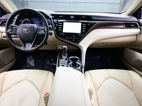 Used 2020 Toyota Camry XLE image 15