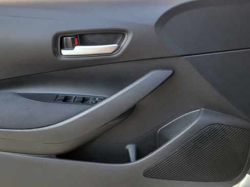 Used 2021 Toyota Corolla LE image 16