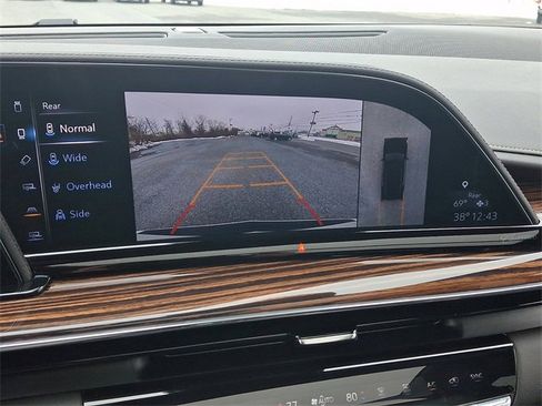 Used 2024 Cadillac Escalade ESV Premium Luxury w/ Performance Package image 19