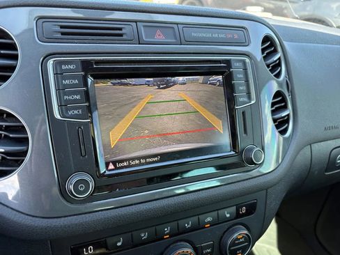 Used 2017 Volkswagen Tiguan SEL image 29