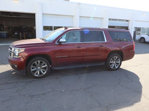 Used 2017 Chevrolet Suburban LT image 7