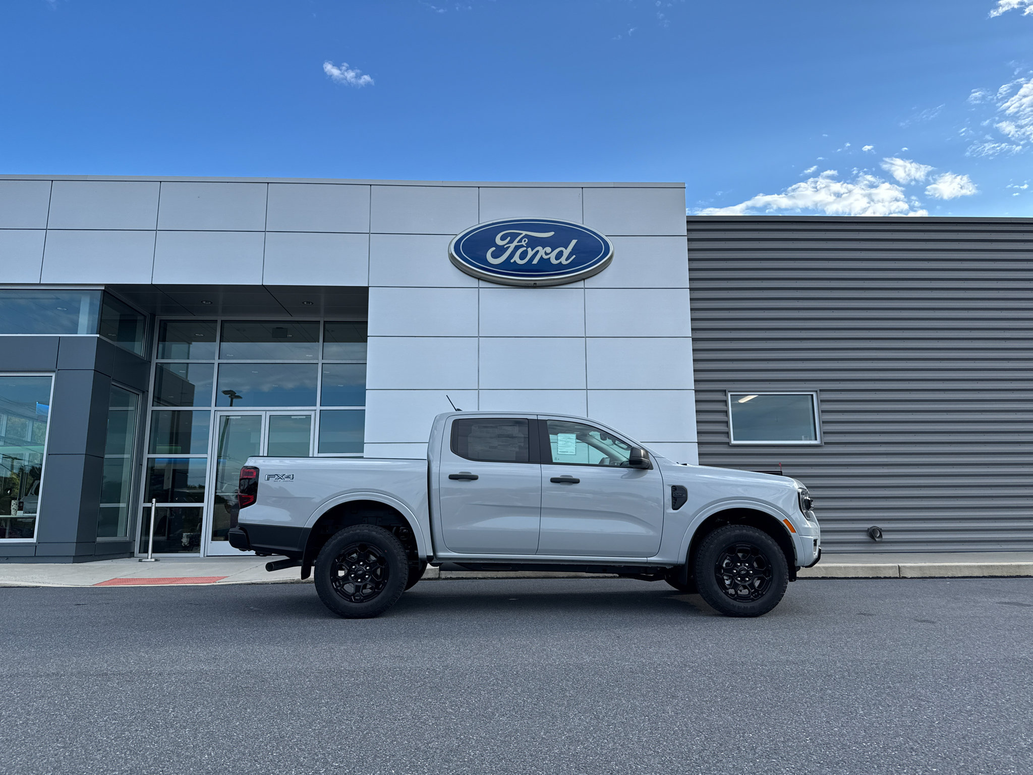 New 2026 Ford Ranger XLT w/ FX4 Off-Road Package AWD/4WD image 2