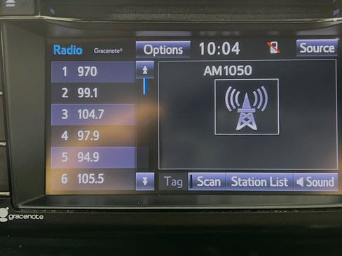 Used 2018 Toyota RAV4 SE image 27