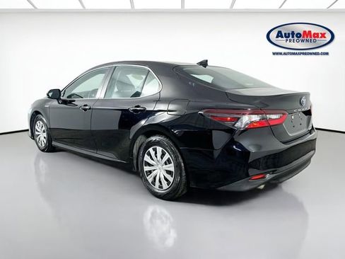 Used 2021 Toyota Camry LE image 5