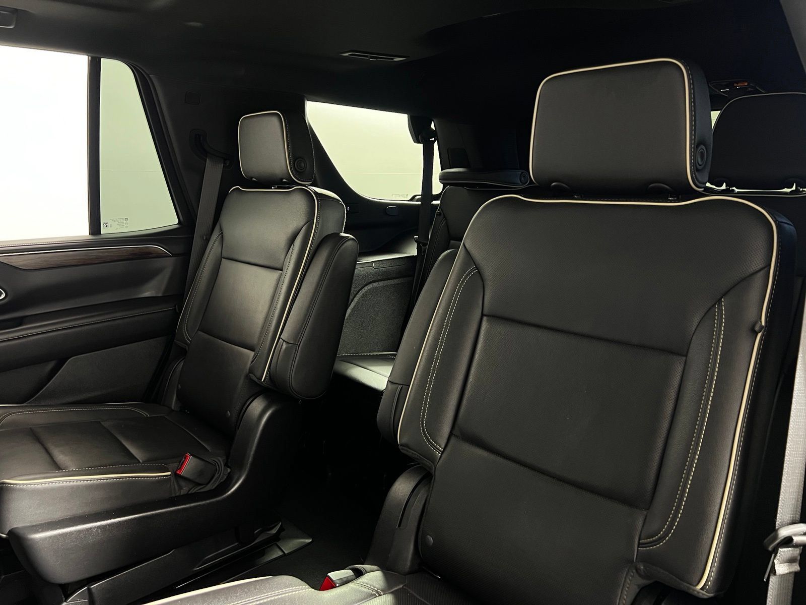 Used 2023 Chevrolet Tahoe Premier AWD/4WD image 27