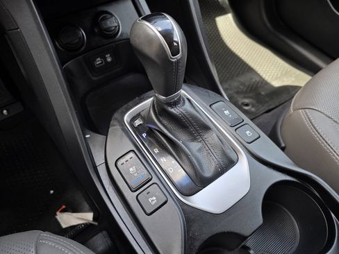 Used 2017 Hyundai Santa Fe FWD image 29