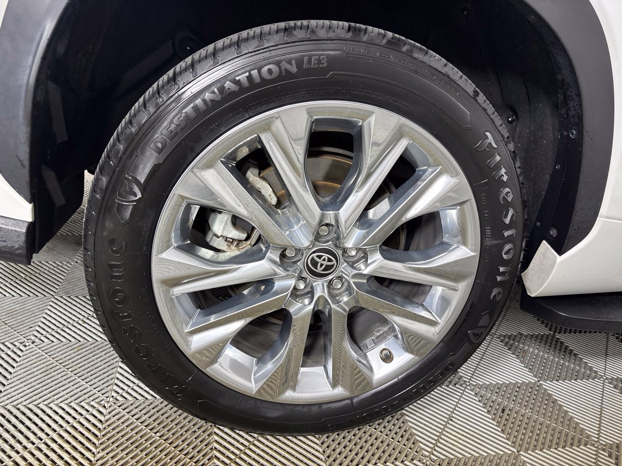 Used 2023 Toyota Highlander Limited FWD image 35