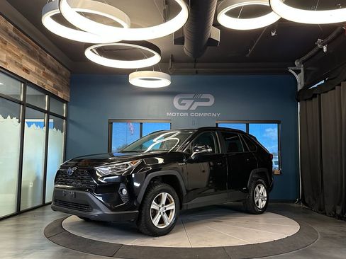 Used 2021 Toyota RAV4 XLE w/ XLE Grade Weather Package AWD/4WD image 7