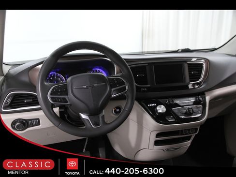 Used 2024 Chrysler Voyager LX image 6