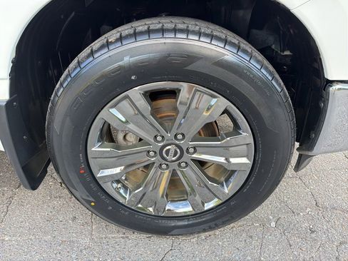 Used 2017 Nissan Titan SV AWD/4WD image 10