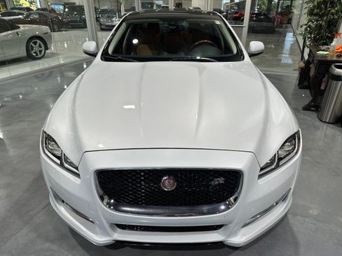 Used 2016 Jaguar XJ R-Sport RWD image 15