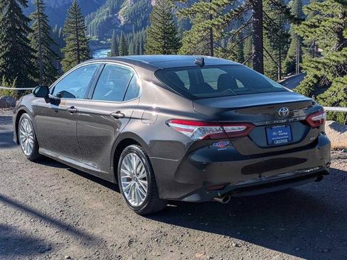 Used 2018 Toyota Camry XLE FWD image 4
