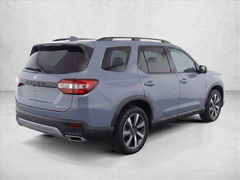 Used 2023 Honda Pilot Touring image 7