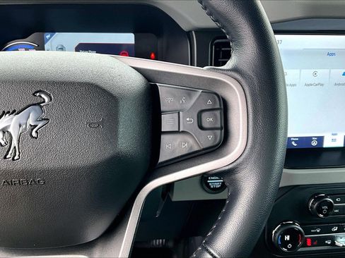 Used 2023 Ford Bronco Badlands image 11