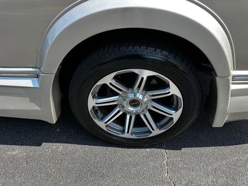 Used 2016 GMC Savana 2500 RWD image 30