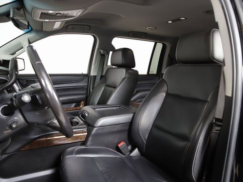 Used 2018 Chevrolet Suburban LT image 25