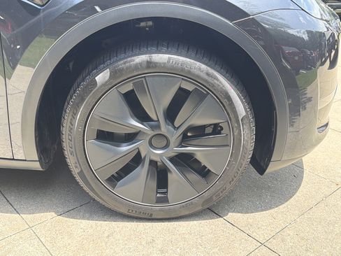 Used 2025 Tesla Model Y Long Range RWD image 12