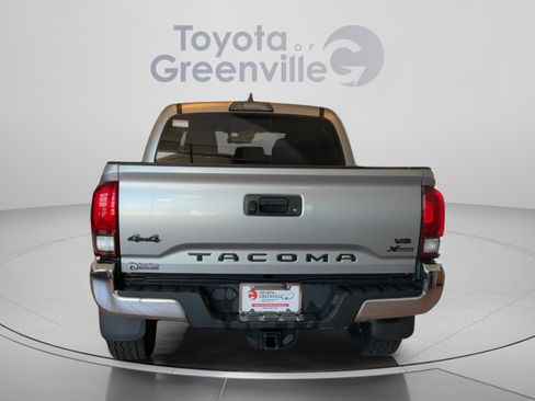 Used 2019 Toyota Tacoma SR5 AWD/4WD image 5