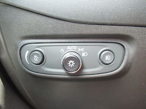Used 2023 Chevrolet Equinox Premier FWD image 22