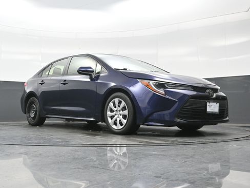 Used 2023 Toyota Corolla LE image 24