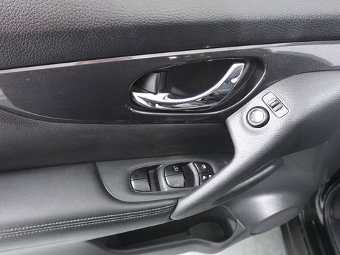 Used 2017 Nissan Rogue SV image 7