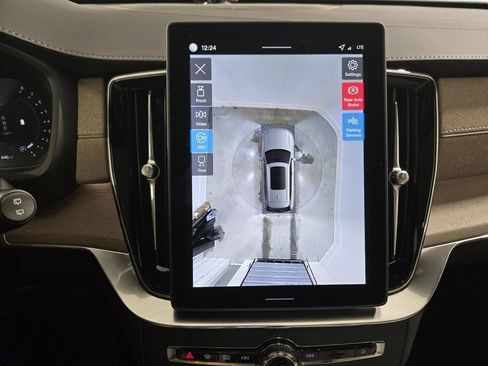 Used 2026 Volvo XC90 B5 Plus w/ Protection Package Premier AWD/4WD image 17