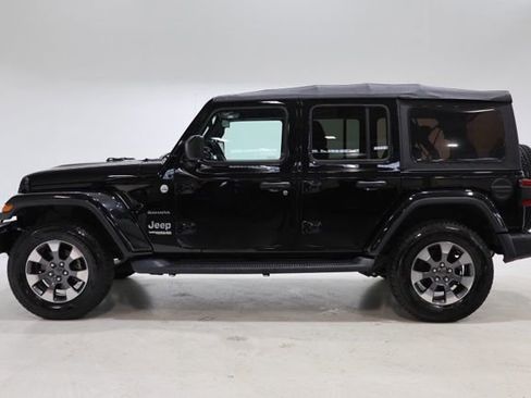 Used 2018 Jeep Wrangler Unlimited Sahara w/ Cold Weather Group AWD/4WD image 4