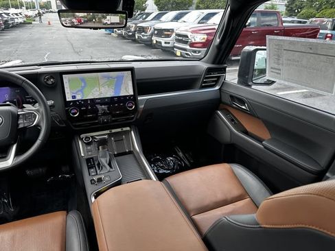 Used 2024 Lexus GX 550 w/ Accessory Package (Z1) AWD/4WD image 17