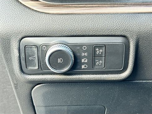 Used 2022 Ford Explorer Limited w/ Equipment Group 301A image 11