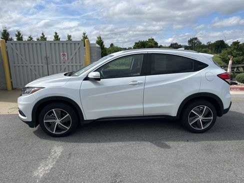 Used 2021 Honda HR-V EX image 2