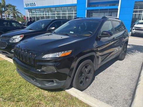 Used 2015 Jeep Cherokee Latitude w/ Cold Weather Group AWD/4WD image 1